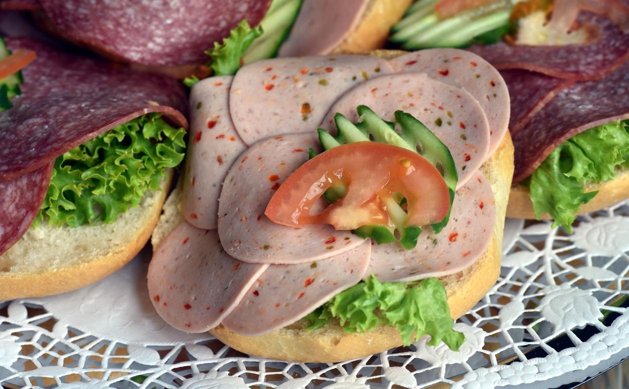 Belegtes Brötchen mit Lyoner